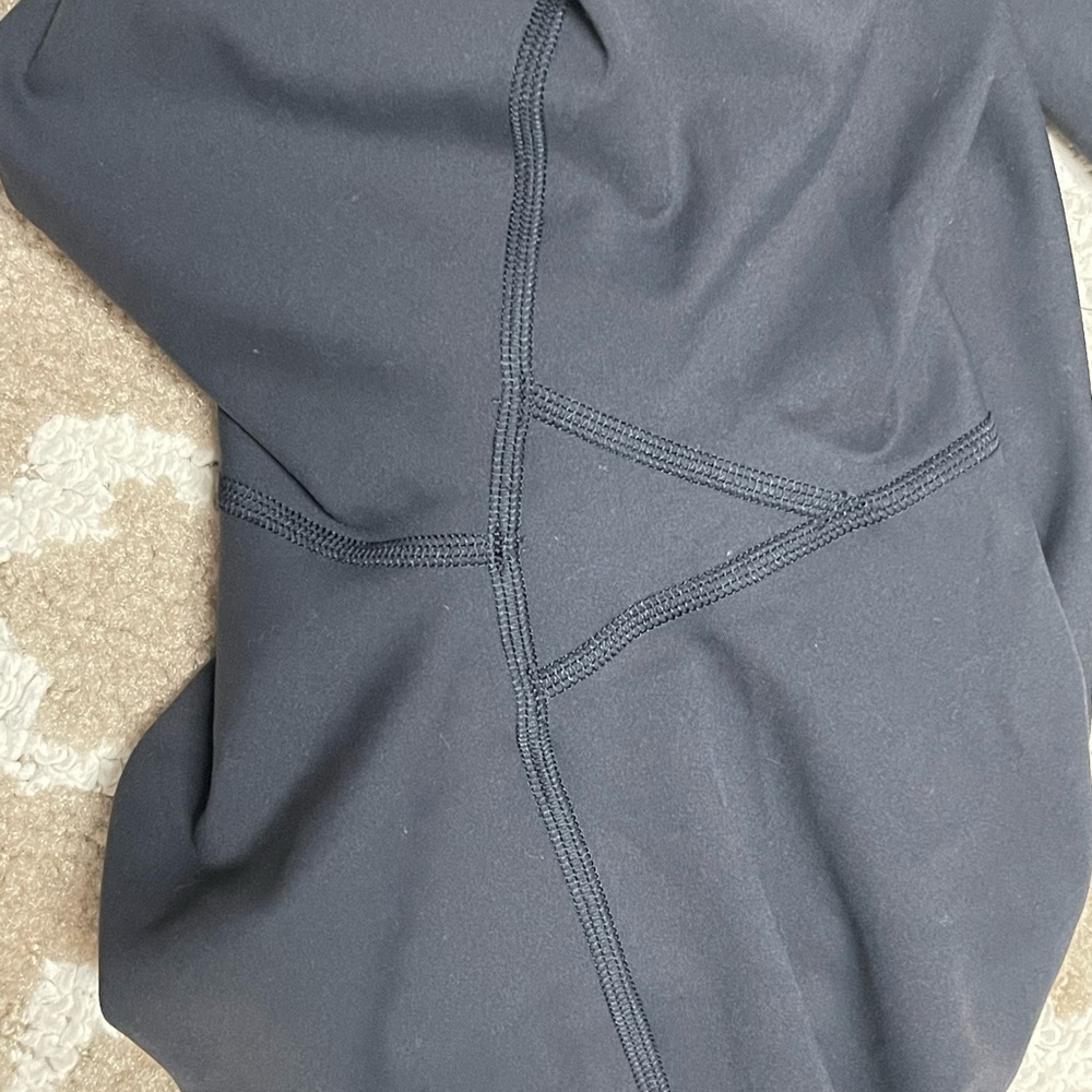 Lululemon - Picture 3 of 4